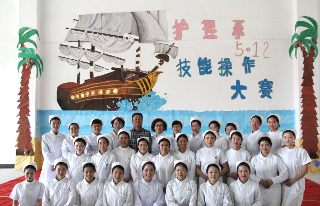 操作大赛选手及老师合影