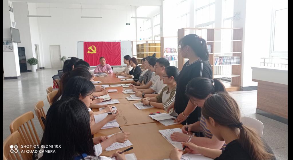 学生支部讨论接收预备党员